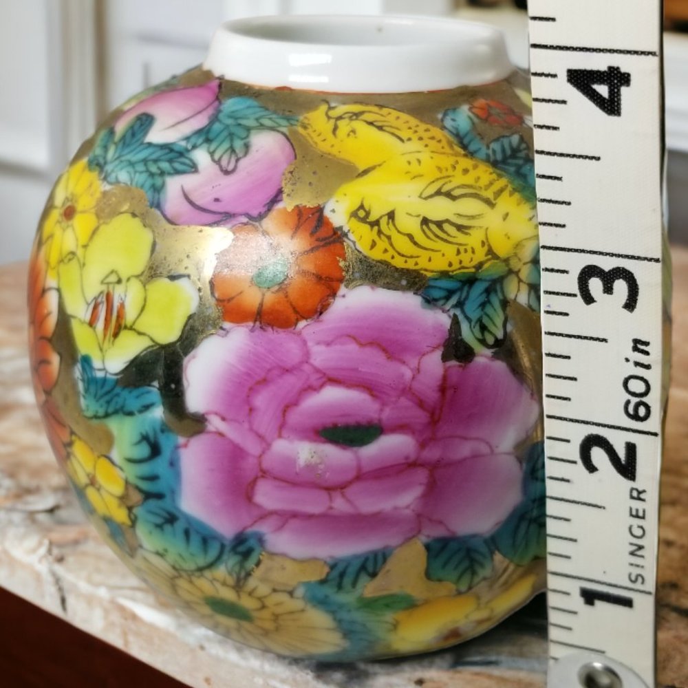 Vintage Chinese Ginger Jar Colorful Famille Rose Vase W/ Flowers & Gold Trim - Picture 5 of 9